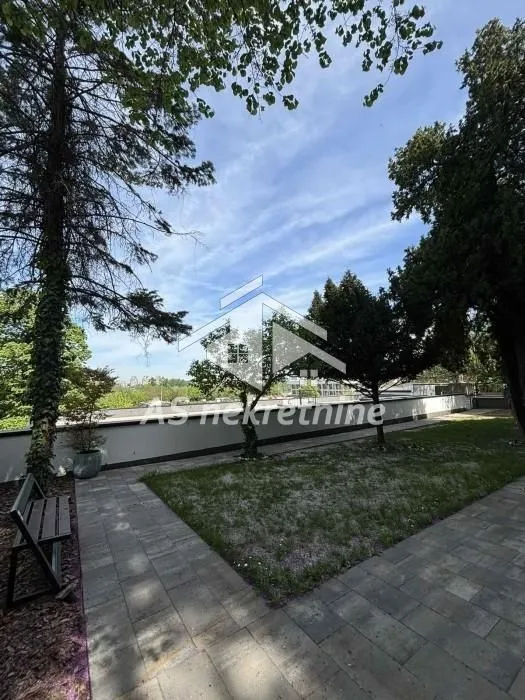 Izdavanje, stan, 200m², Senjak, Beograd