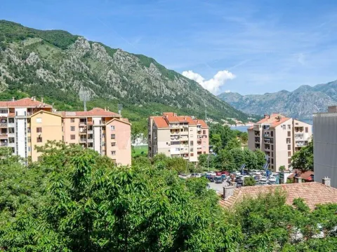 Sale, two bedroom apartment, 65m², Škaljari, Kotor - image 5