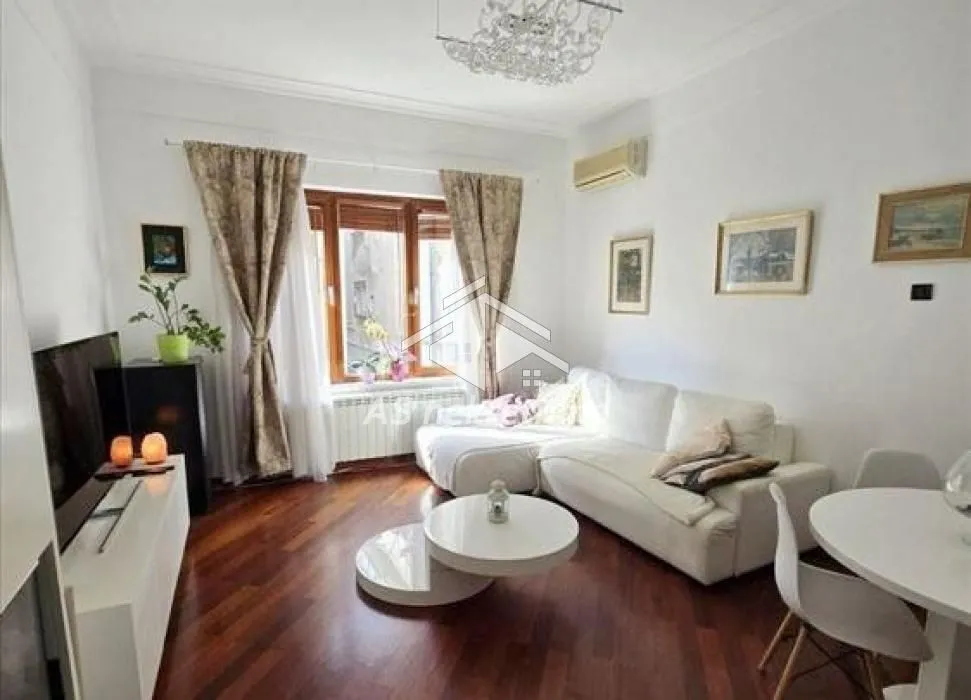 Izdavanje, trosoban stan, 86m², Kalenić Pijaca, Vračar Sve Podlokacije