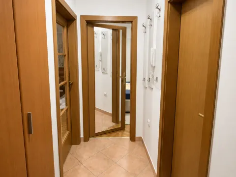 Rent, one bedroom apartment, 40m², Blok 9, Podgorica - image 6