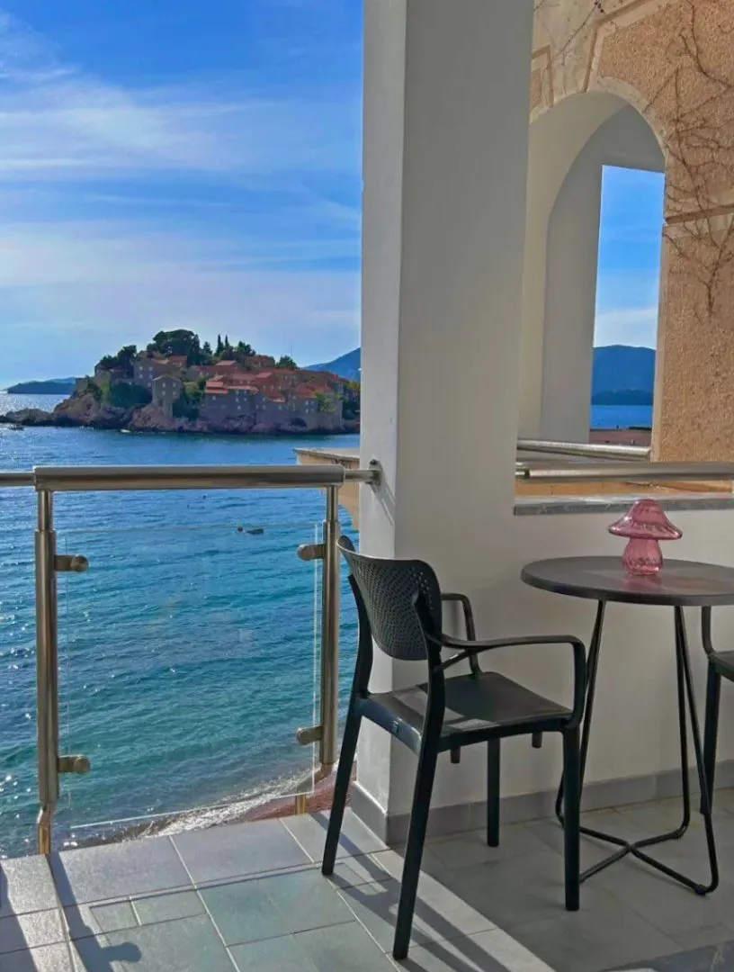 Sale, two bedroom apartment, 56m², Sveti Stefan, Budva