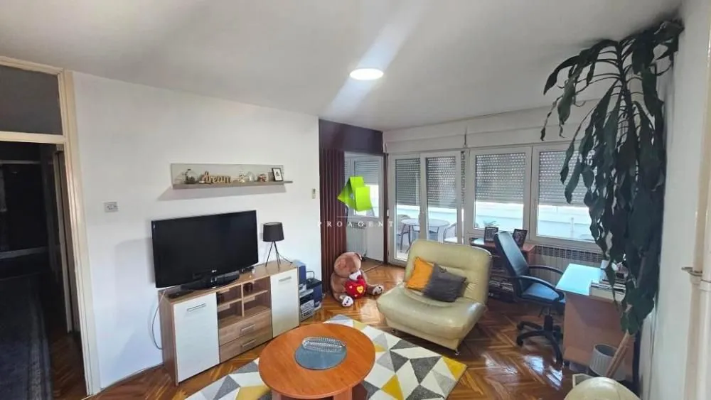 Izdavanje, trosoban stan, 85m², Medijana, Niš
