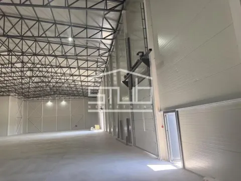 Izdavanje, poslovni prostor, 2750m², Zemun Ugrinovci, Zemun Sve Podlokacije - image 3