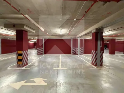 Prodaja, trosoban stan, 104m², Stari Aerodrom, Podgorica - image 20