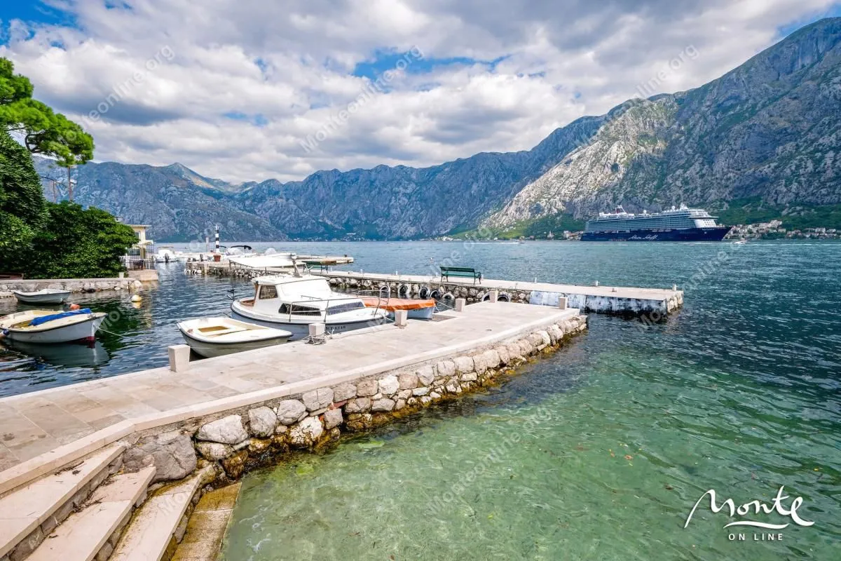 Prodaja, dvosoban stan, 83m², Prčanj, Kotor