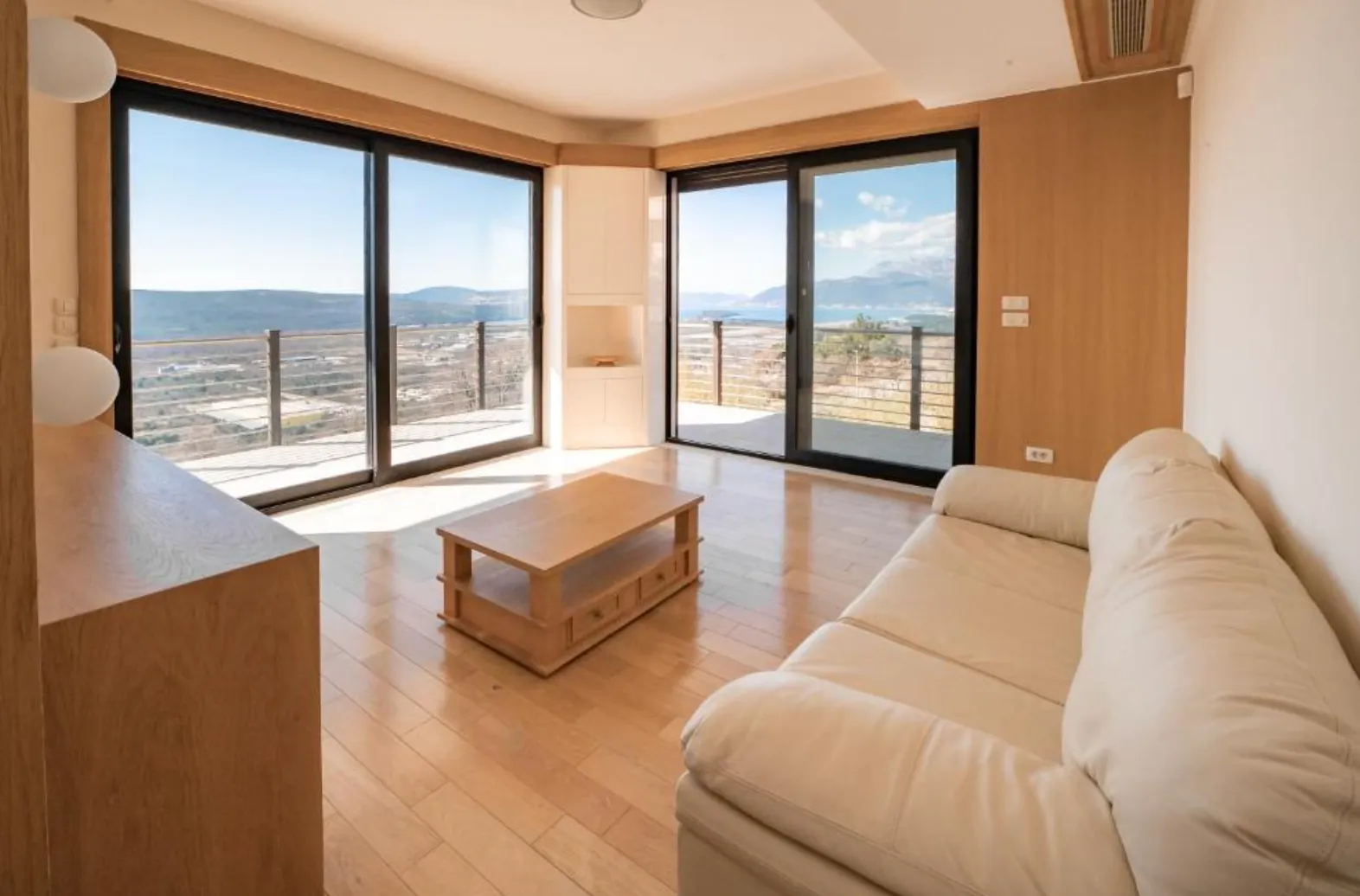 Rent, house, 300m², Dub, Kotor