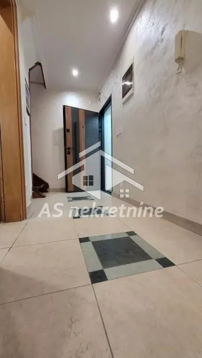 Izdavanje, četvorosoban stan, 94m², Vračar Hram, Vračar Sve Podlokacije