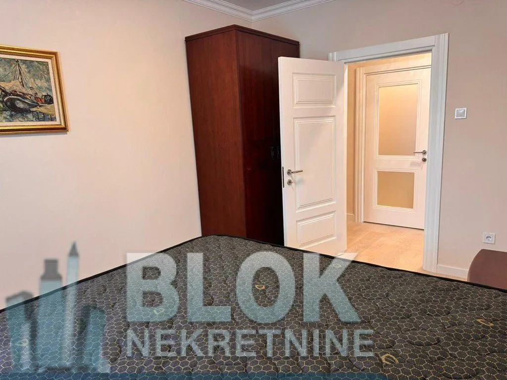 Izdavanje, trosoban stan, 100m², Centar, Podgorica