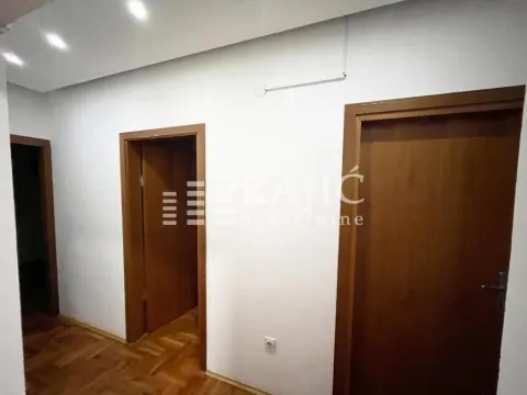 Rent, four bedroom apartment, 110m², Uciteljsko Naselje, Zvezdara Sve Podlokacije - image 8
