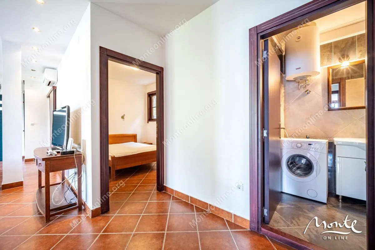 Prodaja, dvosoban stan, 94m², Kostanjica, Kotor