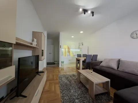 Izdavanje, dvosoban stan, 49m², Centar, Novi Sad - image 4