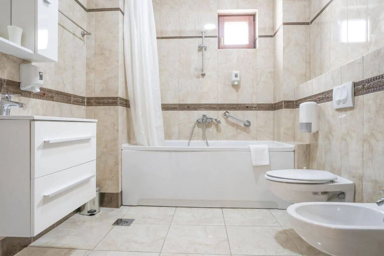 Rent, one bedroom apartment, 90m², Bečići, Budva