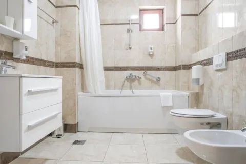 Rent, one bedroom apartment, 90m², Bečići, Budva - image 7