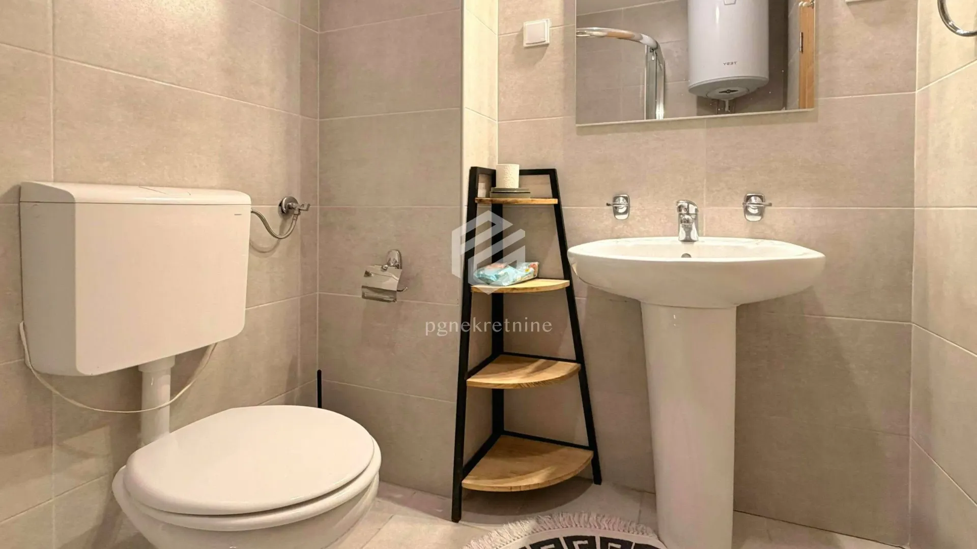 Izdavanje, jednosoban stan, 50m², Stari Aerodrom, Podgorica