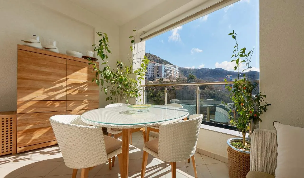 Prodaja, trosoban stan, 150m², Bečići, Budva