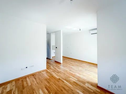 Sale, studio apartment, 31m², Bečići, Budva - image 5