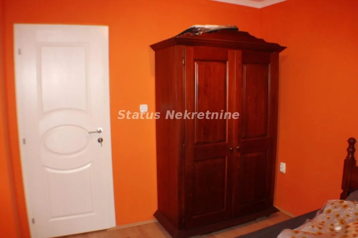 Prodaja, kuća, 220m², Ledinci, Petrovaradin