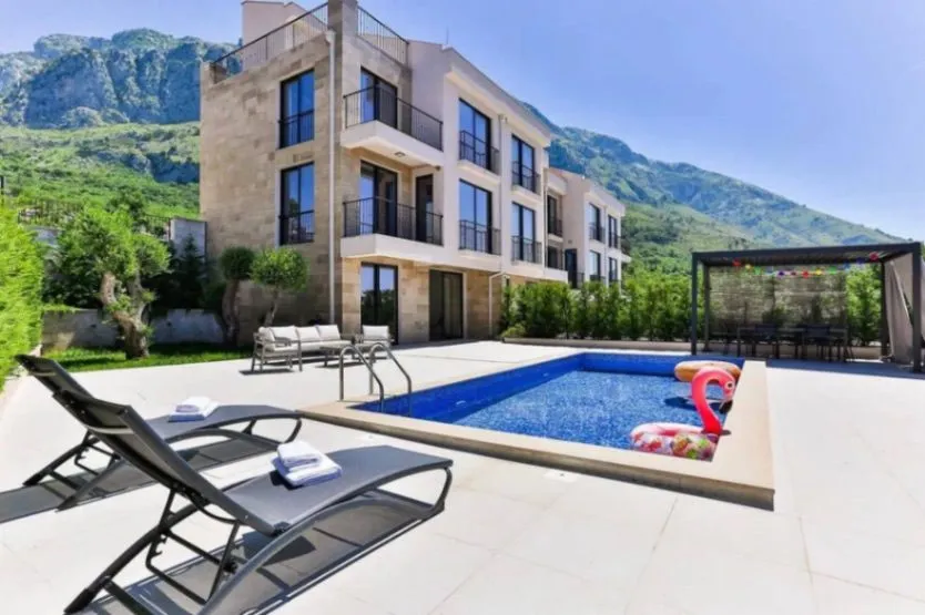 Sale, house, 220m², Blizikuće, Budva