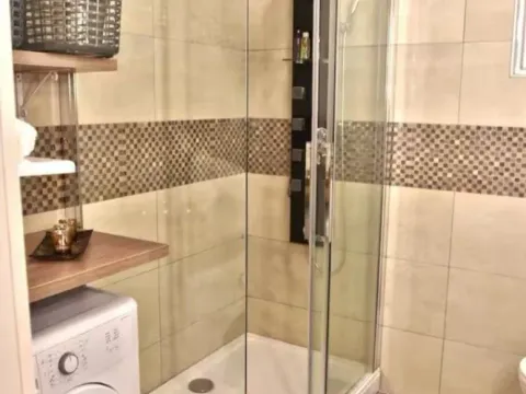 Izdavanje, dvosoban stan, 75m², Kalimanj, Tivat - image 12