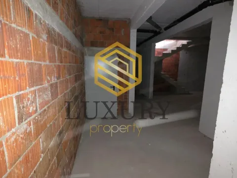 Izdavanje, poslovni prostor, 120m², Pobrežje, Podgorica - image 11