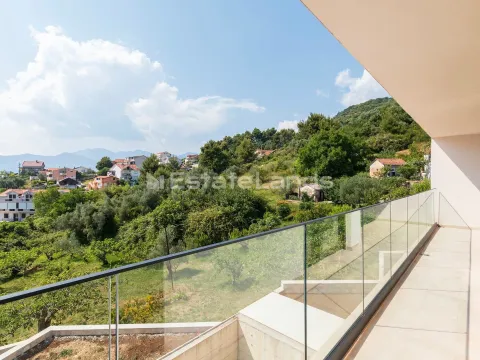 Izdavanje, kuća, 183m², Kava, Tivat - image 15