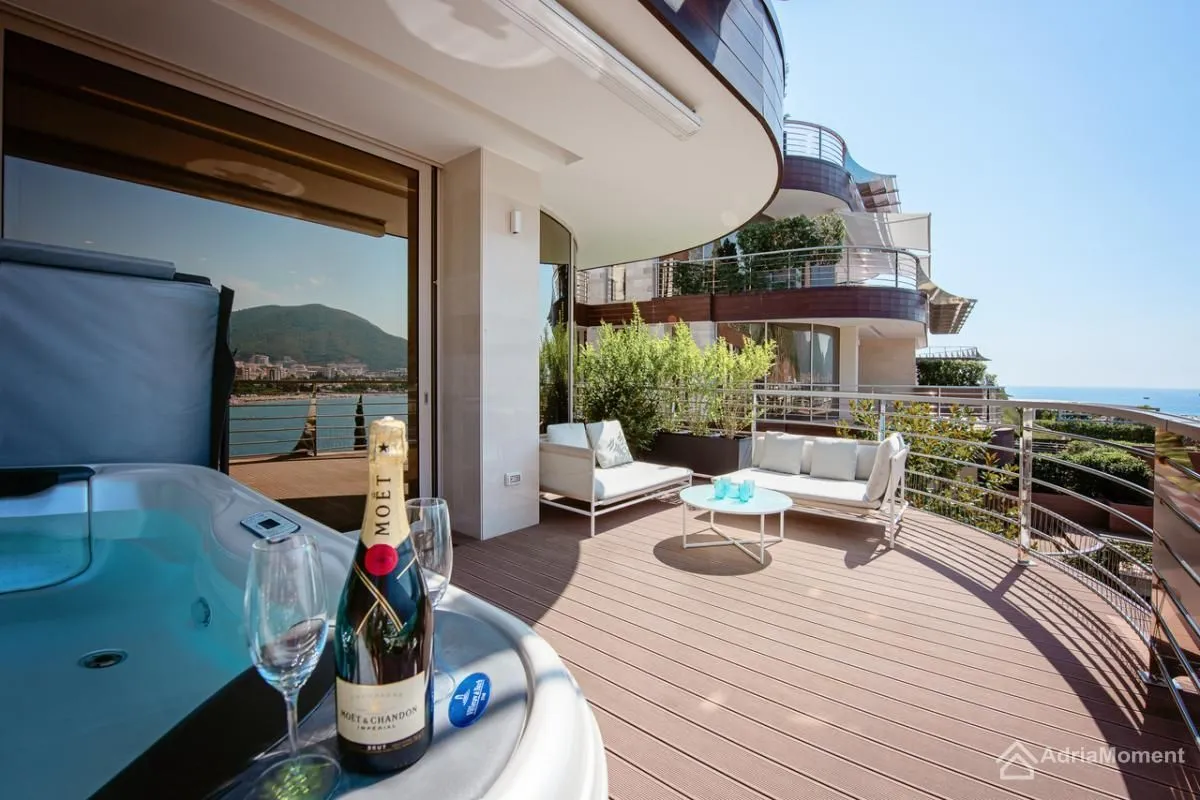 Prodaja, dvosoban stan, 156m², Centar, Budva