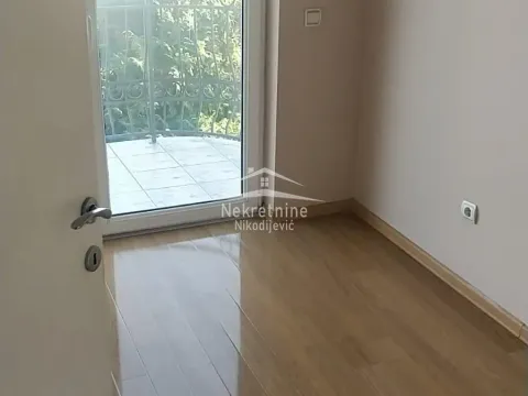 Izdavanje, kuća, 310m², Savski Venac, Beograd - image 13