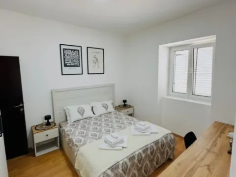 Rent, three bedroom apartment, 96m², Škaljari, Kotor - image 9