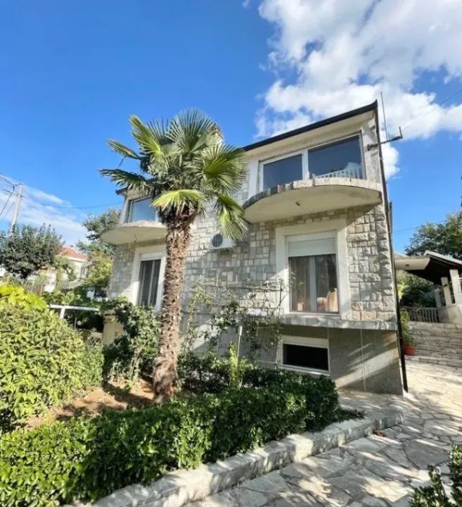 Sale, house, 350m², Vranići, Podgorica