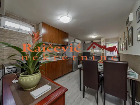 Sale, house, 125m², Zemun Kalvarija, Zemun Sve Podlokacije - image 11