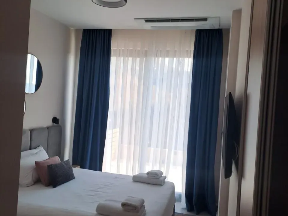 Izdavanje, trosoban stan, 100m², Kavač, Kotor