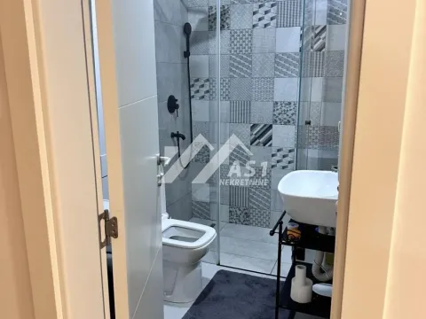 Izdavanje, trosoban stan, 52m², Centar, Novi Sad - image 8