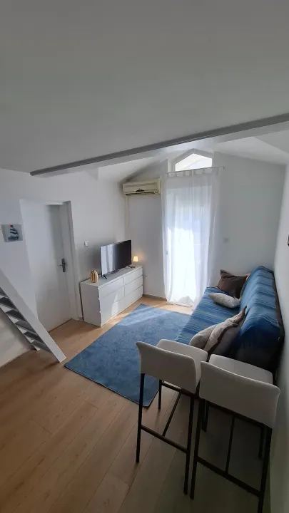Izdavanje, jednosoban stan, 30m², Rozino, Budva
