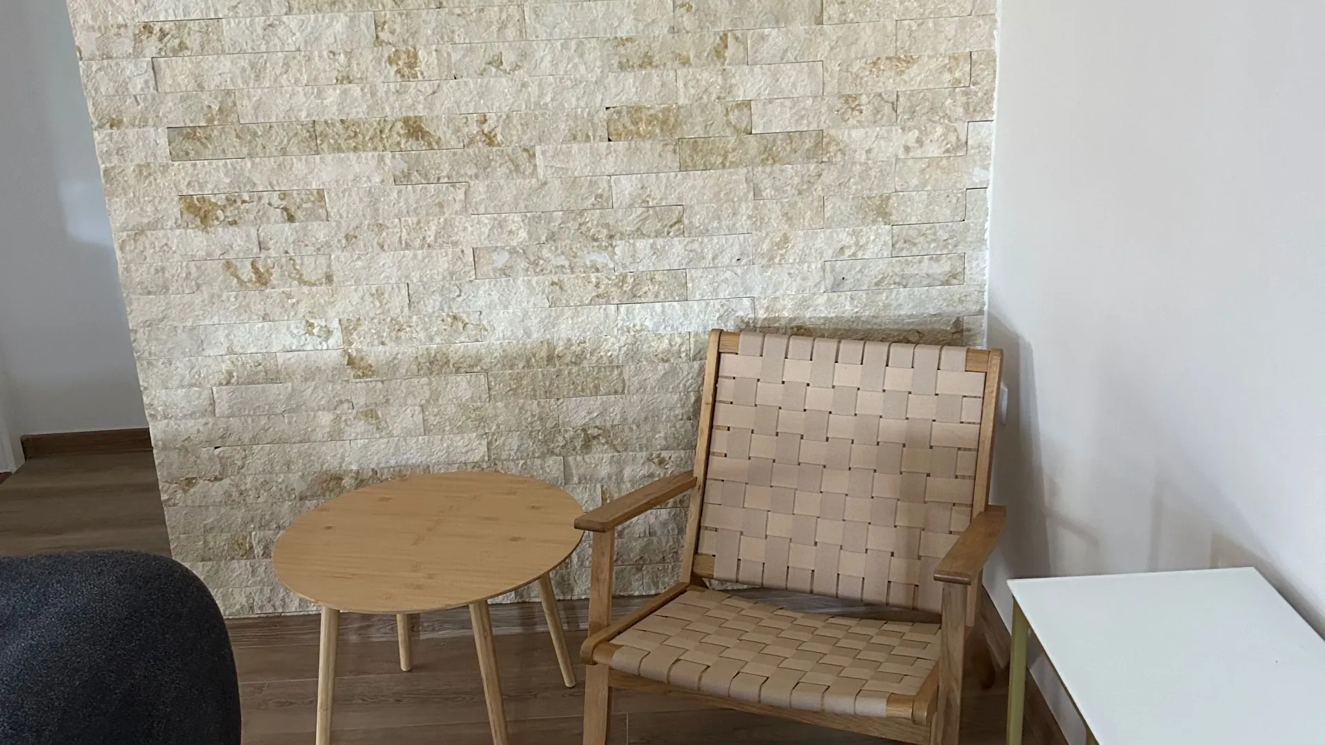 Izdavanje, dvosoban stan, 80m², Murtovina, Podgorica