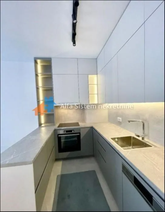 Izdavanje, trosoban stan, 60m², Vračar Sve Podlokacije, Beograd