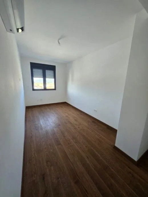 Prodaja, trosoban stan, 127m², Tološka šuma, Podgorica