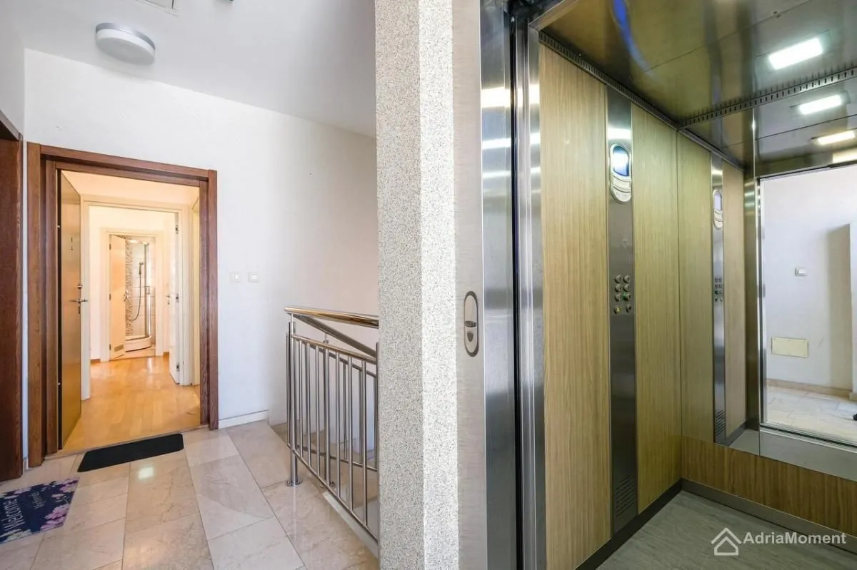 Sale, two bedroom apartment, 75m², Centar, Budva