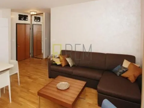 Izdavanje, dvosoban stan, 70m², City Kvart, Podgorica - image 7