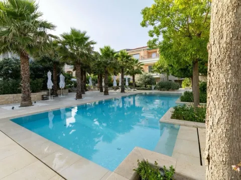 Prodaja, četvorosoban stan, 179m², Kumbor, Herceg Novi - image 2