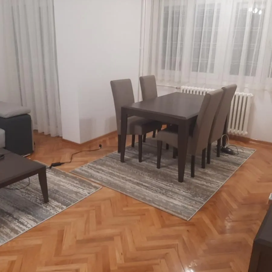 Izdavanje, dvosoban stan, 54m², Centar, Niš