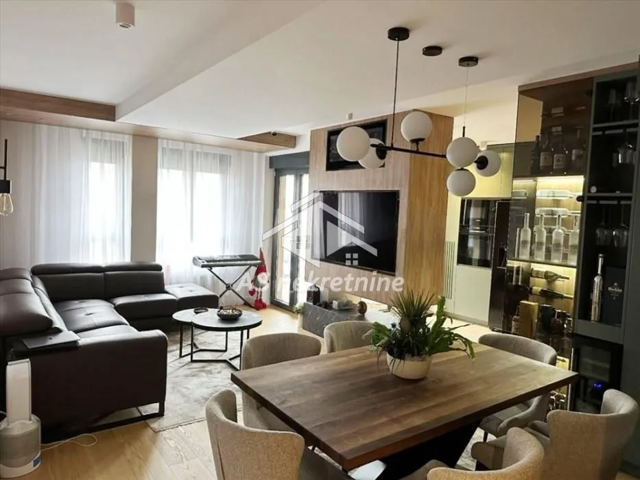 Rent, three bedroom apartment, 85m², Vračar Sve Podlokacije, Beograd