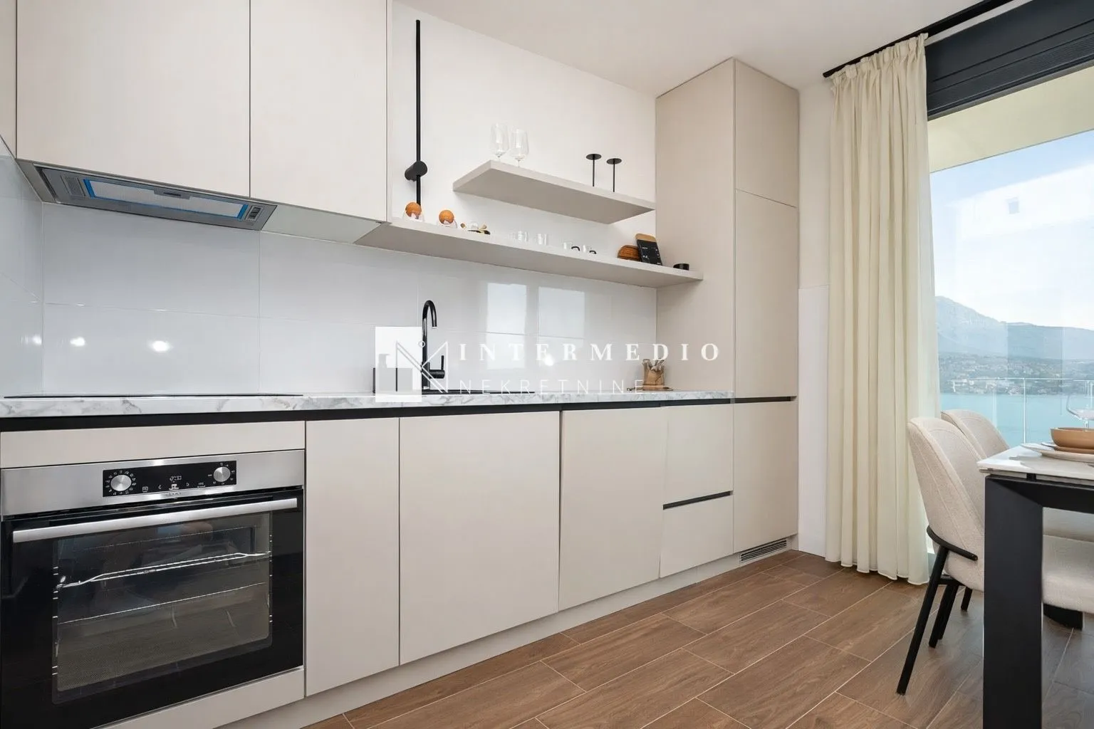 Prodaja, dvosoban stan, 59m², Njivice, Herceg Novi
