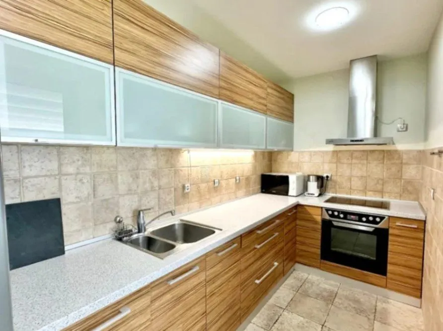 Prodaja, dvosoban stan, 102m², Dobrota, Kotor