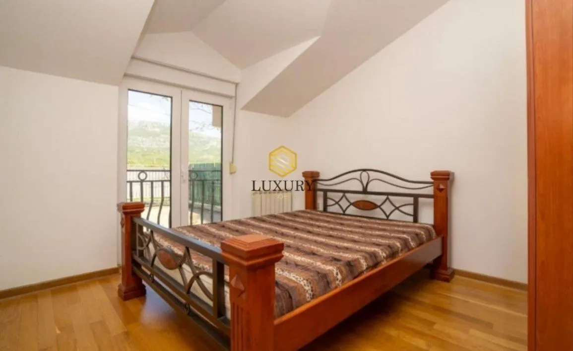 Izdavanje, kuća, 150m², Rogami, Podgorica