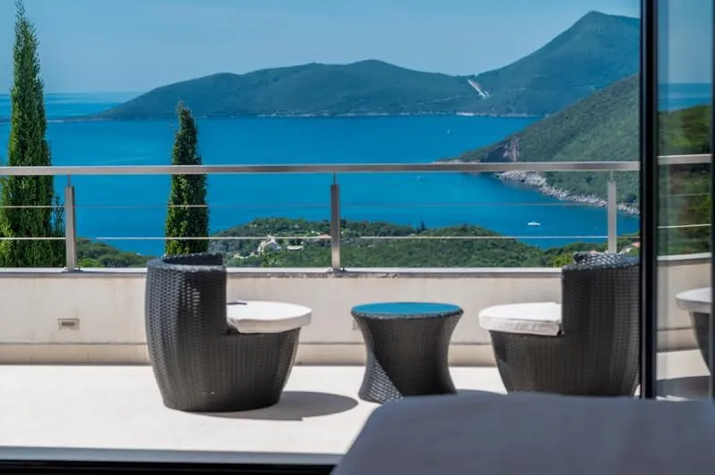 Sale, house, 290m², Tivat, Crna Gora