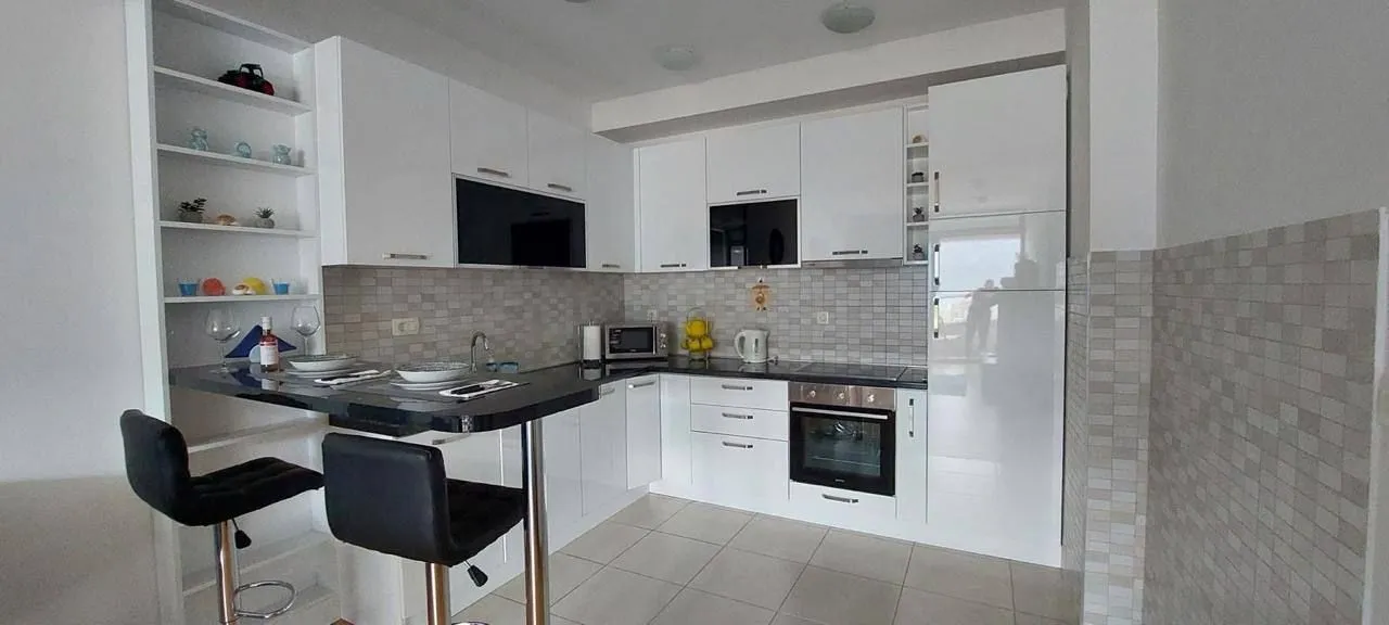 Izdavanje, jednosoban stan, 40m², Centar, Budva