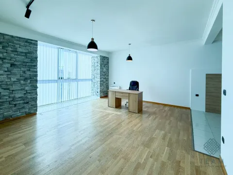 Izdavanje, poslovni prostor, 90m², Centar, Podgorica - image 3