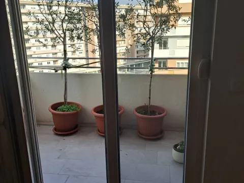 Rent, three bedroom apartment, 105m², Central Point, Podgorica - image 3