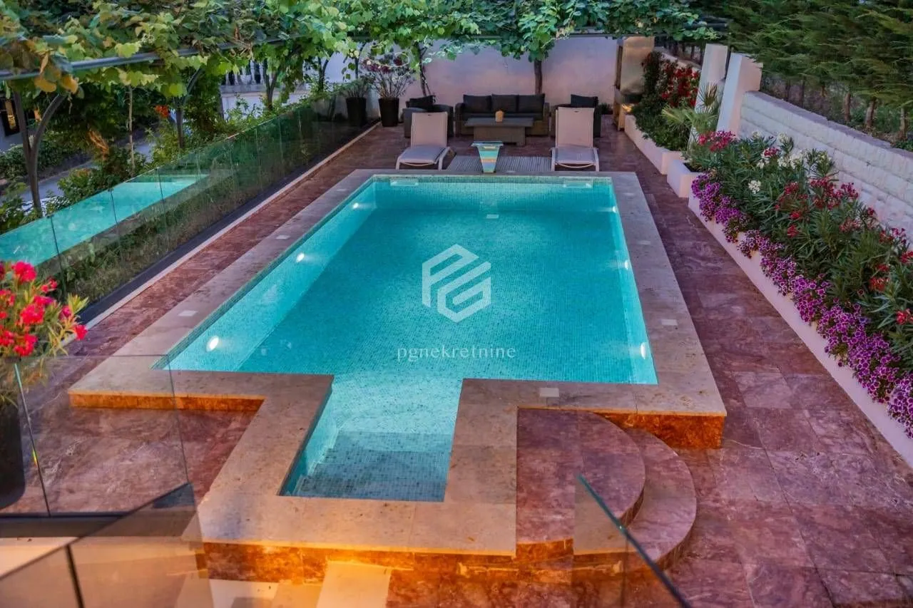 Sale, house, 300m², Markovići, Budva