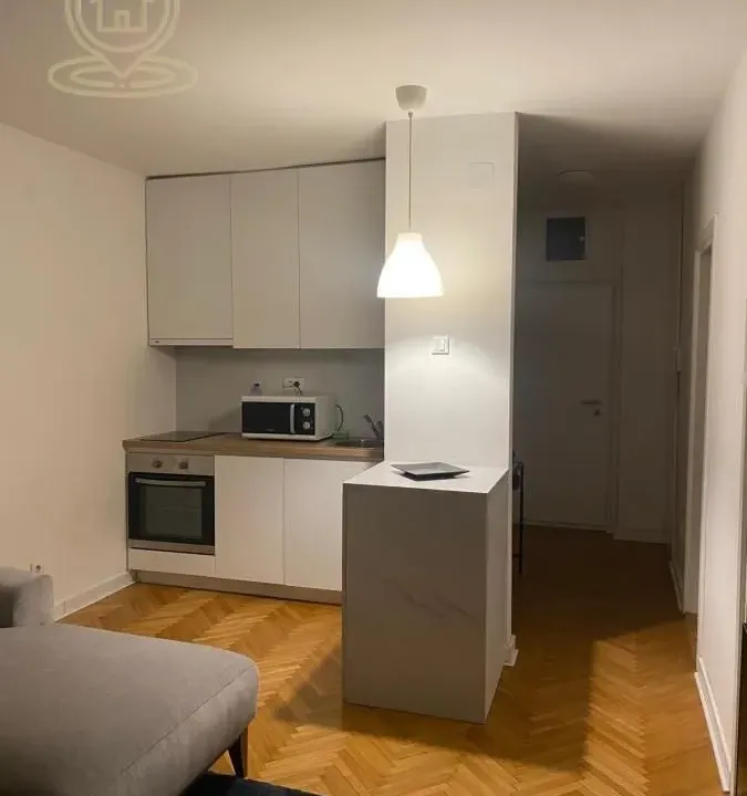 Izdavanje, trosoban stan, 46m², Stari Merkator, Novi Beograd Sve Podlokacije